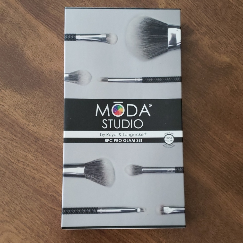 BNWT Moda Studio 8pc pro glam set